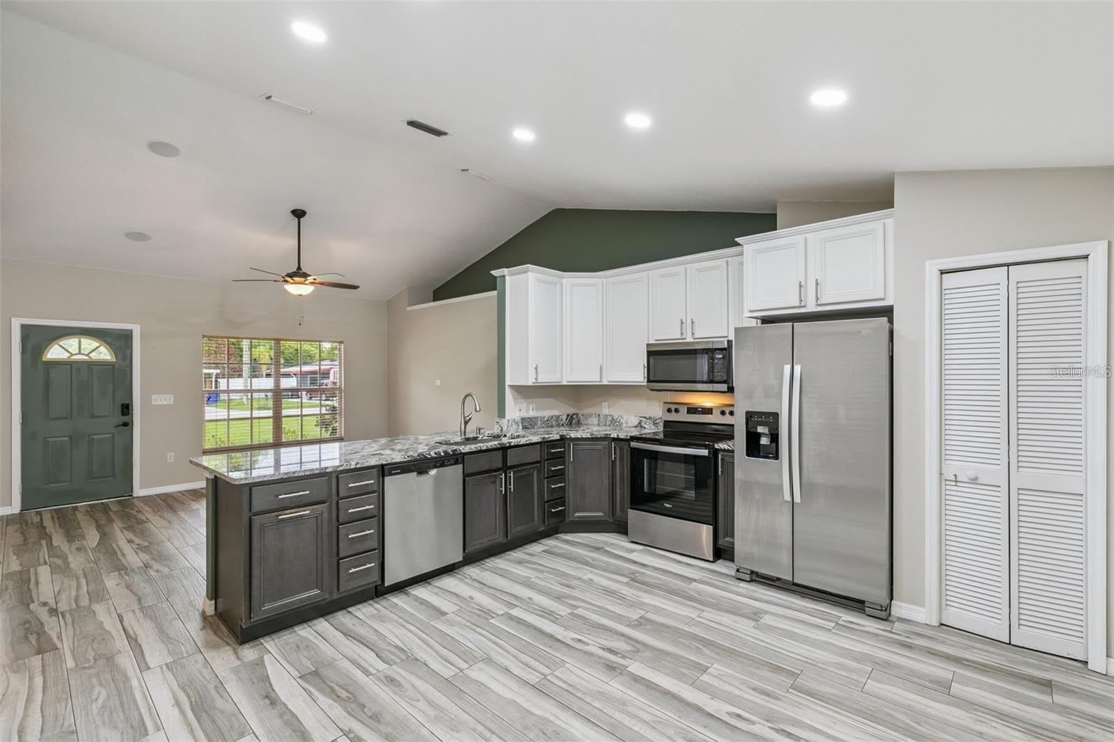1711 CHARLESTON Lane – photo 3