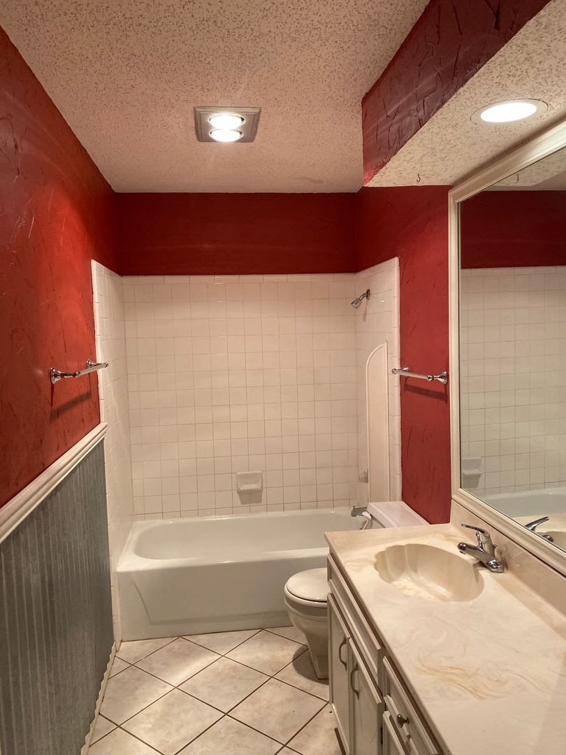 Cozy 3/2/2 Brick Home! Available September!! – photo 3