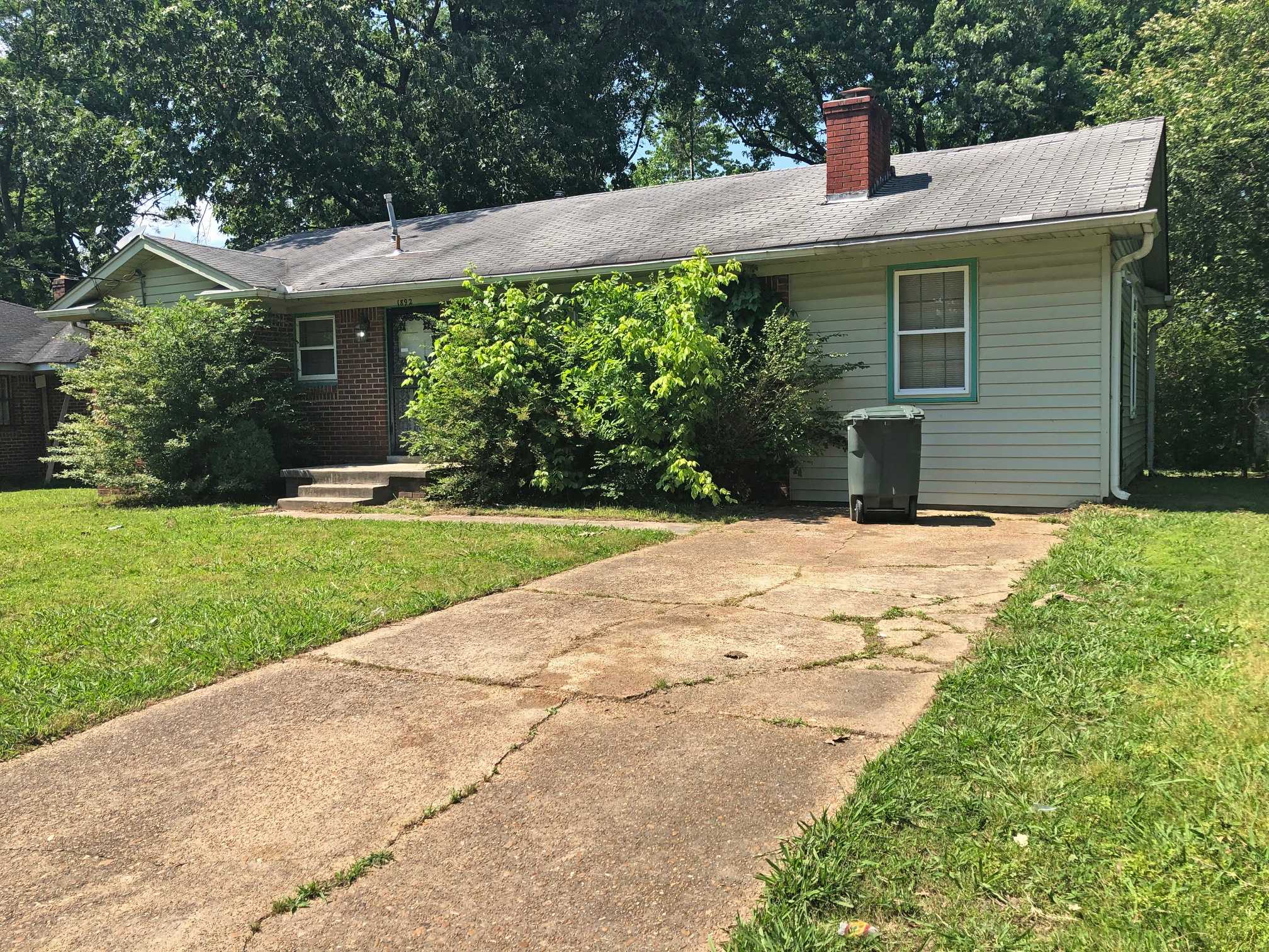1892 Coventry Dr – photo 2