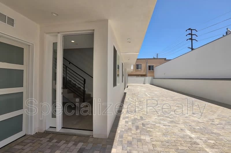 1406 Eagle Vista Drive – photo 2
