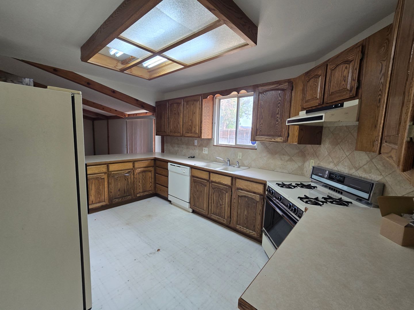 BRAND NEW PAINT & CARPET THROUGHOUT! – photo 2