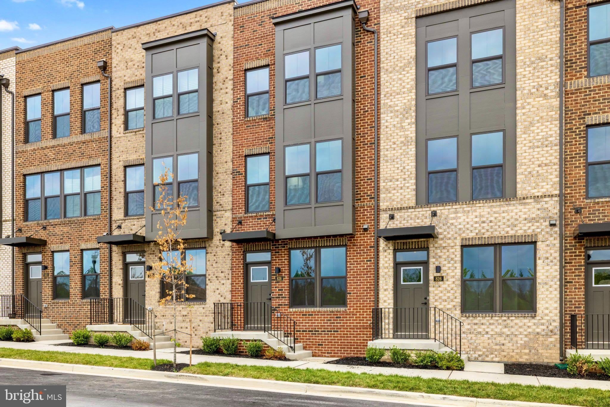 828 WATTS Street – photo 1