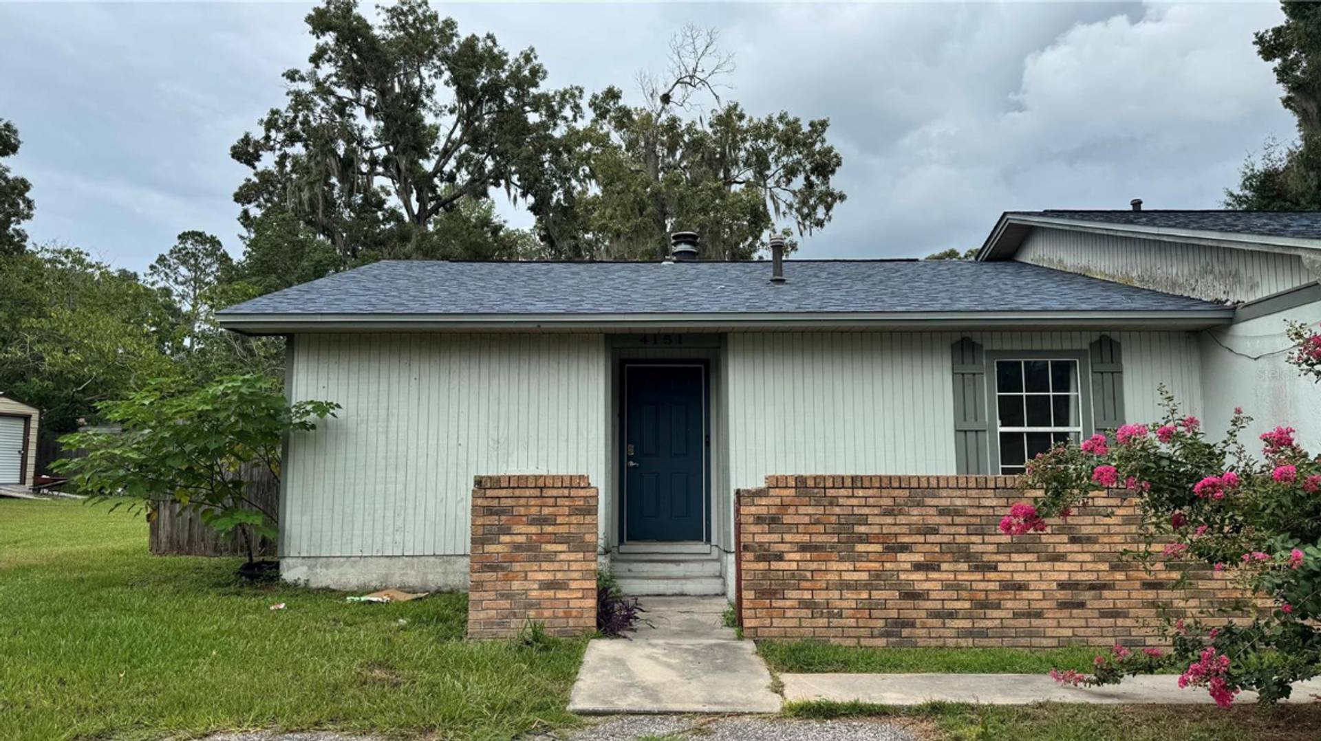 Cozy Convenient 2 Bedroom 1 Bath Duplex With Large Yard Deck – photo 1