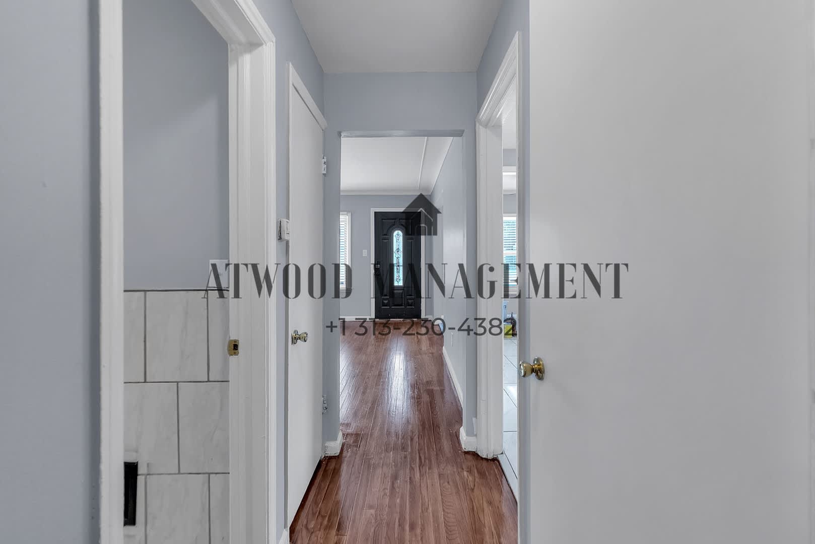 This beautifully updated 3-bedroom, 1-bath single-family home is ready for move-in! – photo 2