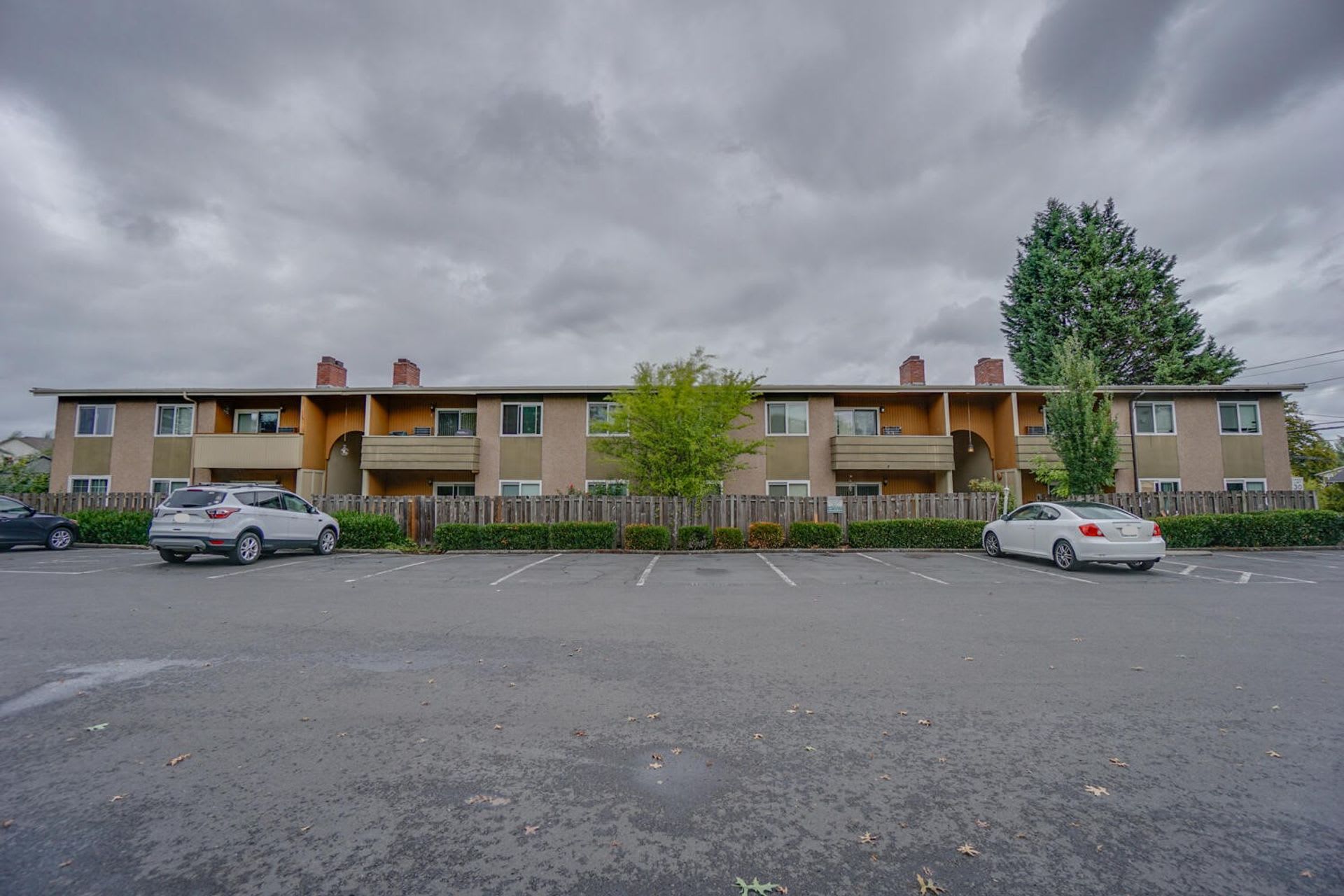 Willow Wood Apartments – photo 2