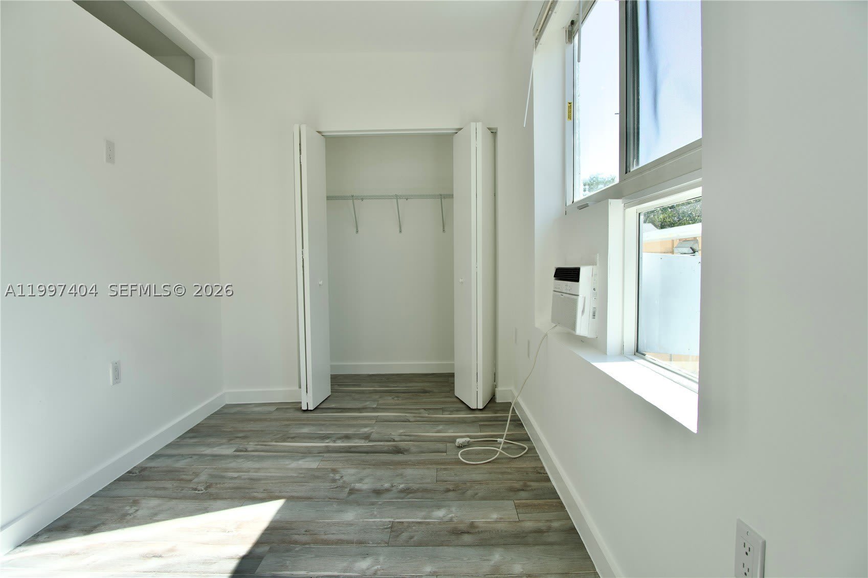 1036 SW 5th St – photo 2