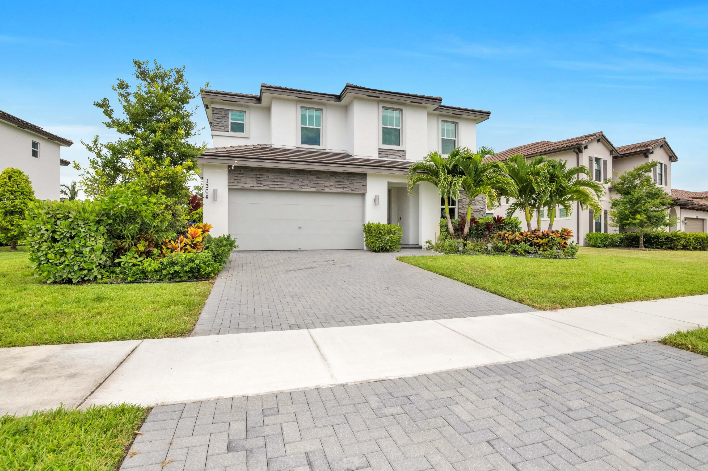 1304 Whitcombe Drive – photo 5