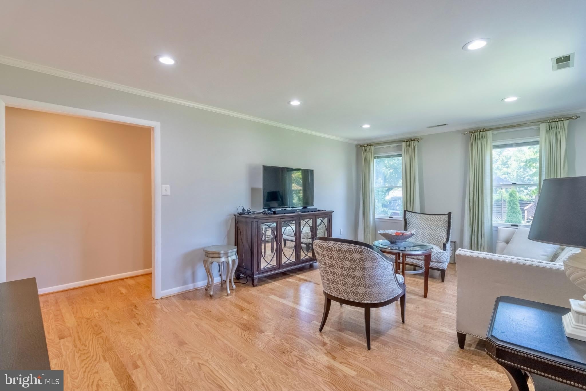 7613 Hamlet Street – photo 5