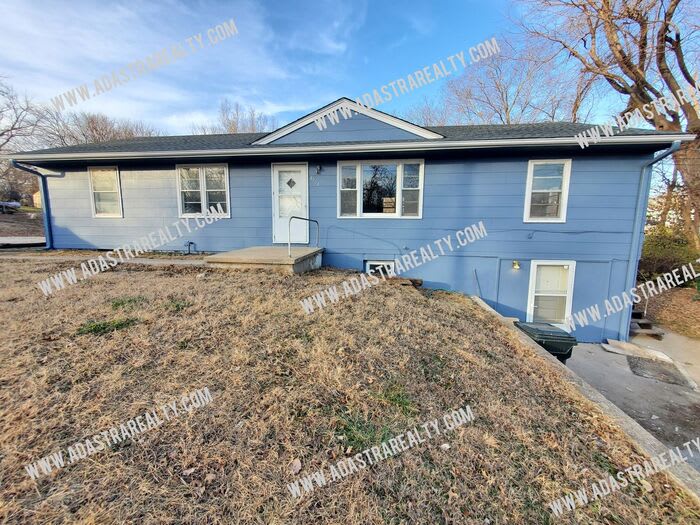 4904 Northeast 44th Terrace – photo 2