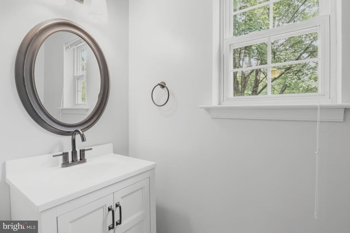 133 Vernon Court – photo 5