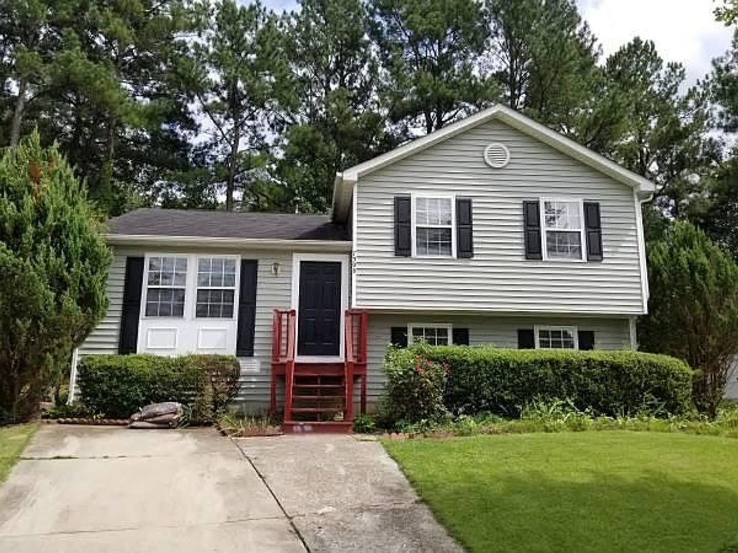 Room in 4 Bedroom Home at Reynard Ct – photo 3