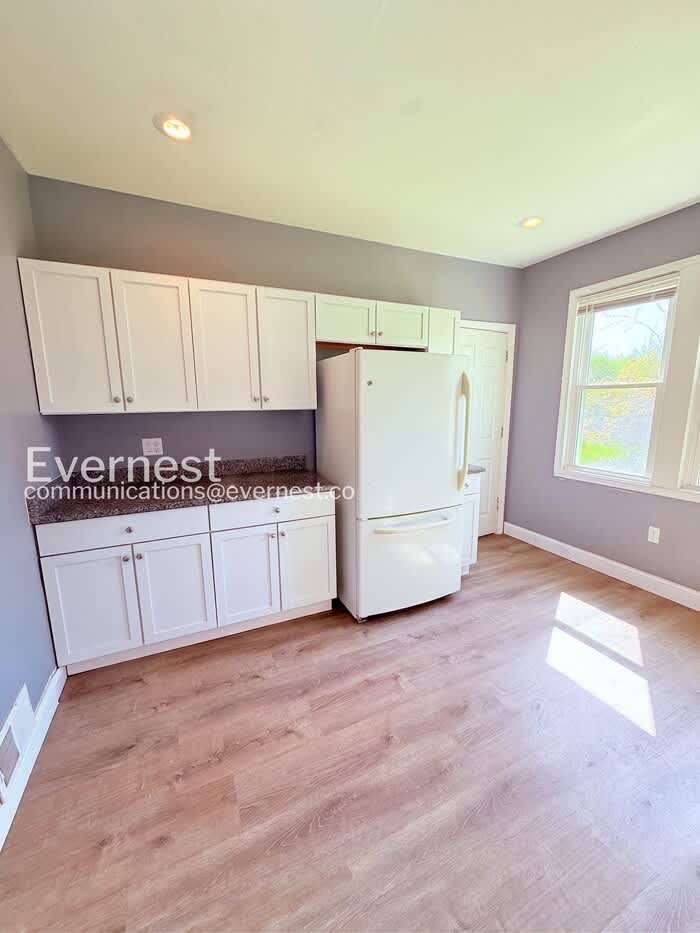 1464 Baldwin Street – photo 3