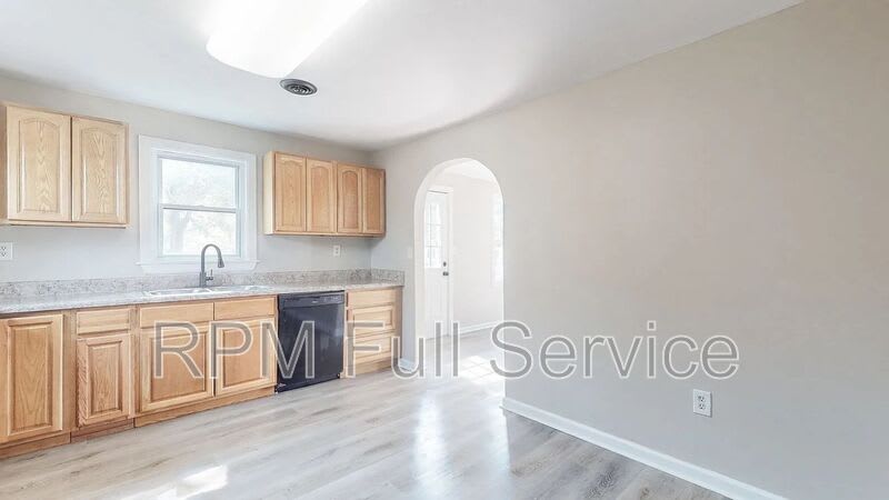 246A East Woodrow Street – photo 5