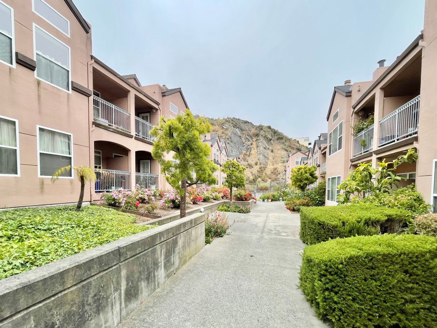 2BD/2BA Spacious Crocker Amazon Condo, Gated Community, Parking! Laundry! PROGRESSIVE – photo 3