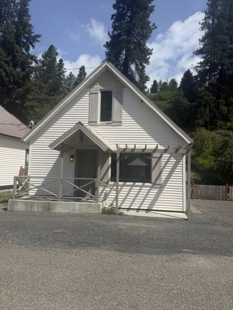 Great Updated Home On Quiet Downtown Street Fenced Yard – photo 2