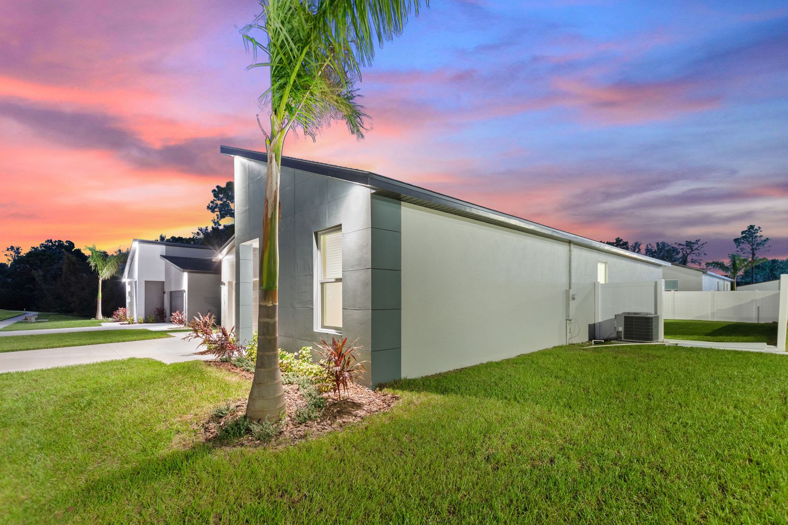 4 Bed / 2 Bath with Fenced Yard in Winter Haven, FL (Deposit Free Options Available!) – photo 4