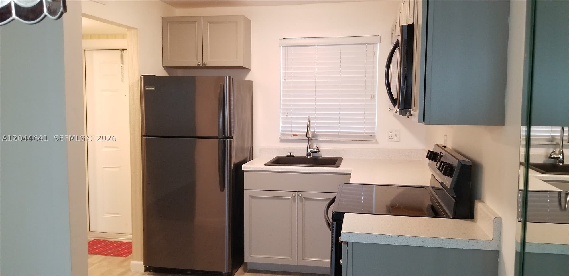 8130 Sunrise Lakes Blvd – photo 3