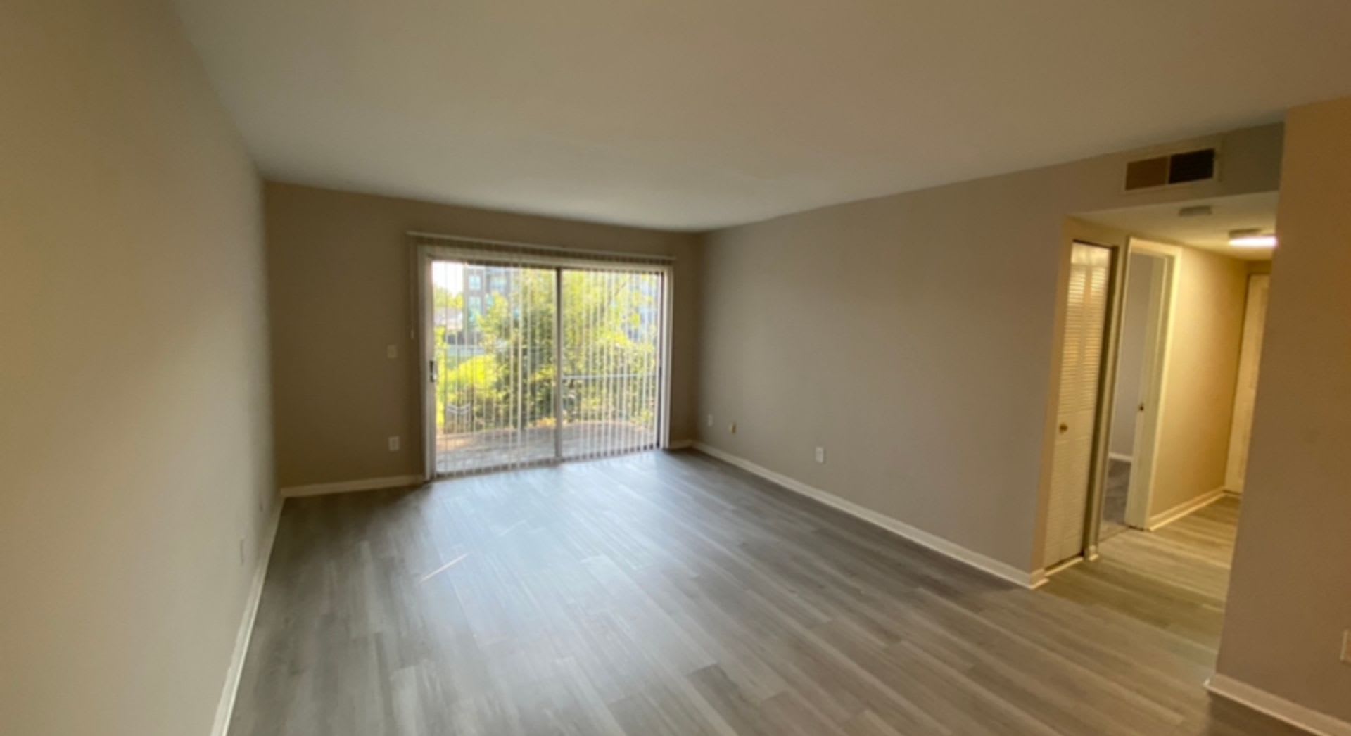 Large 3 bedroom condo! **** Move in Special*** – photo 3