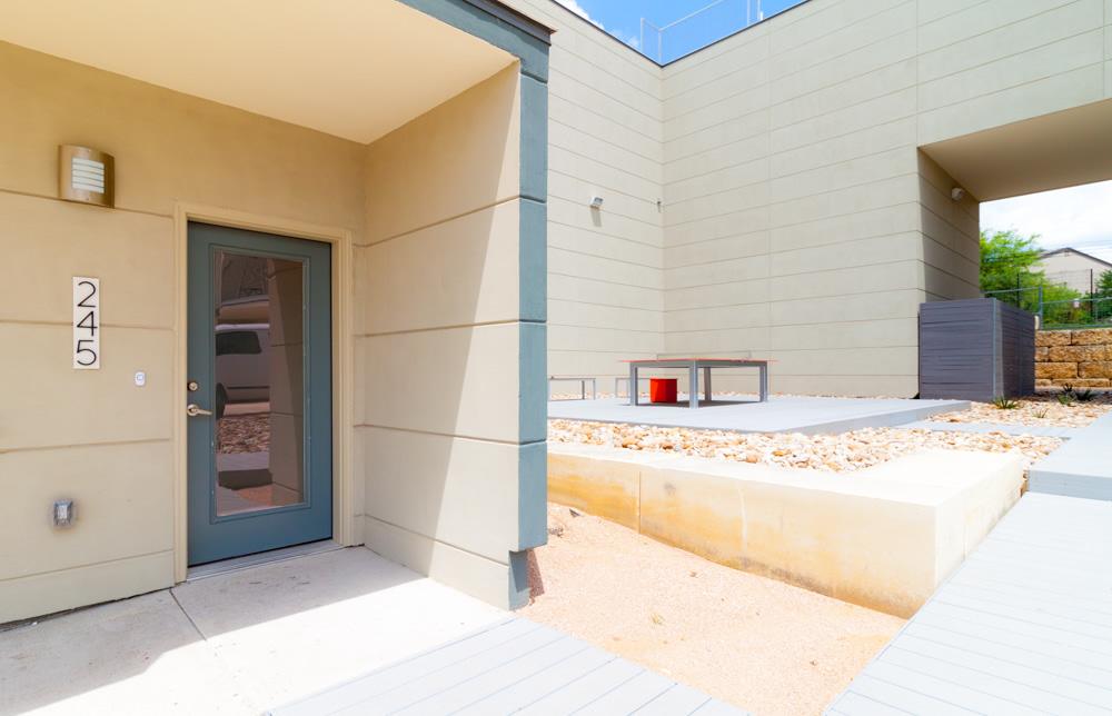 **THREE WEEKS FREE RENT!!** Stunning 2/2.5 multi-level Skybridge Lofts Condo near SOCO! – photo 2