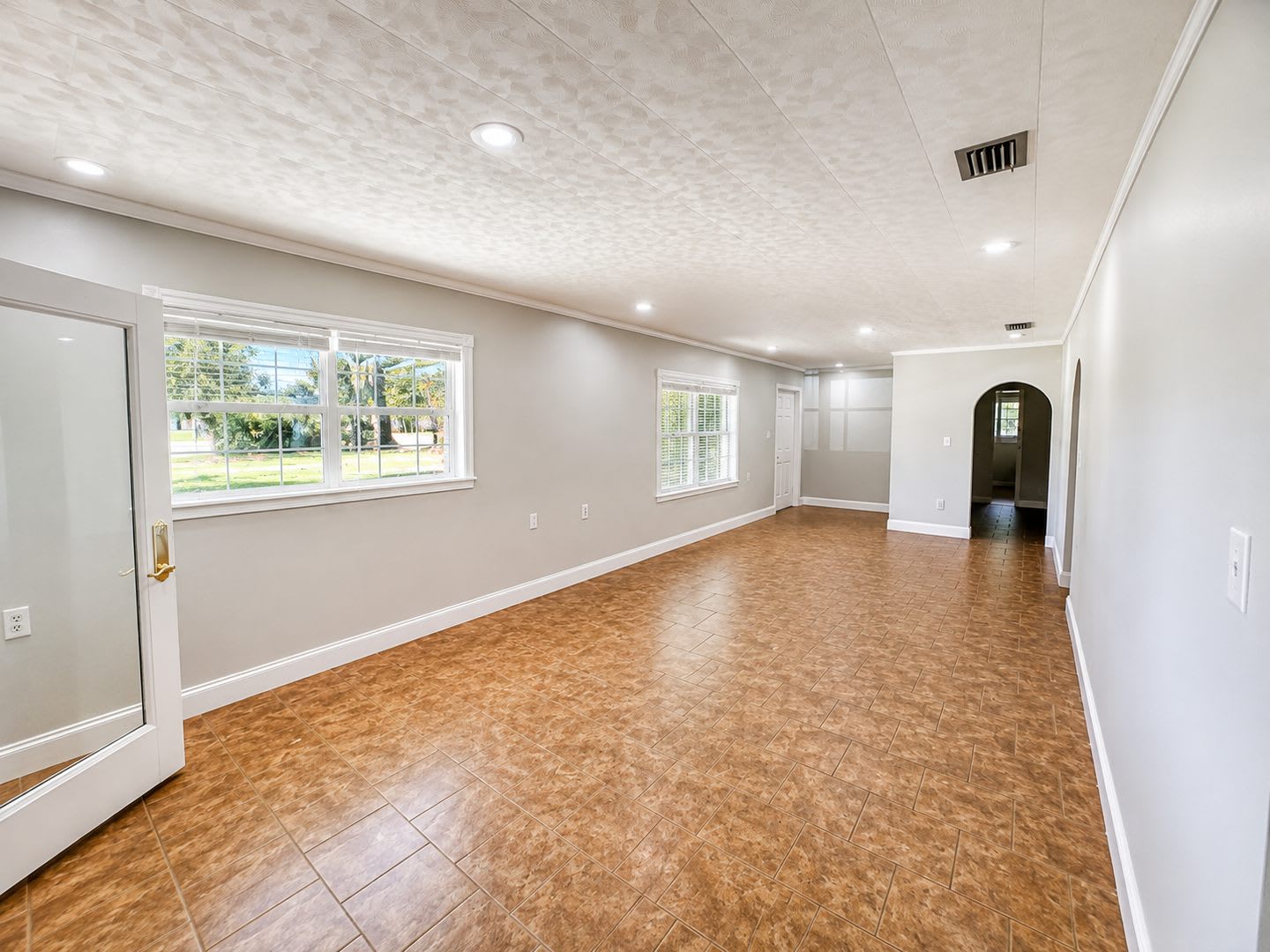 3bd 2.5ba HOME FOR RENT! With Bonus Space! – photo 3