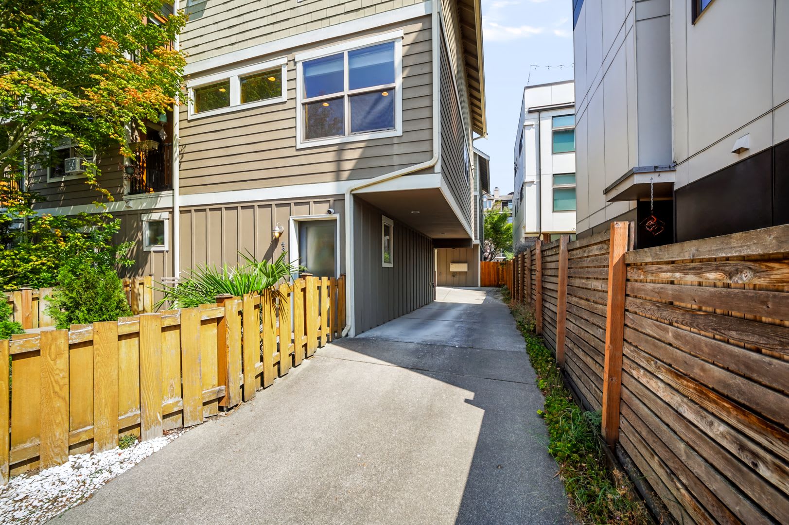Spacious 2-Bedroom, 2.5-Bath Home in West Seattle with Garage! – photo 1