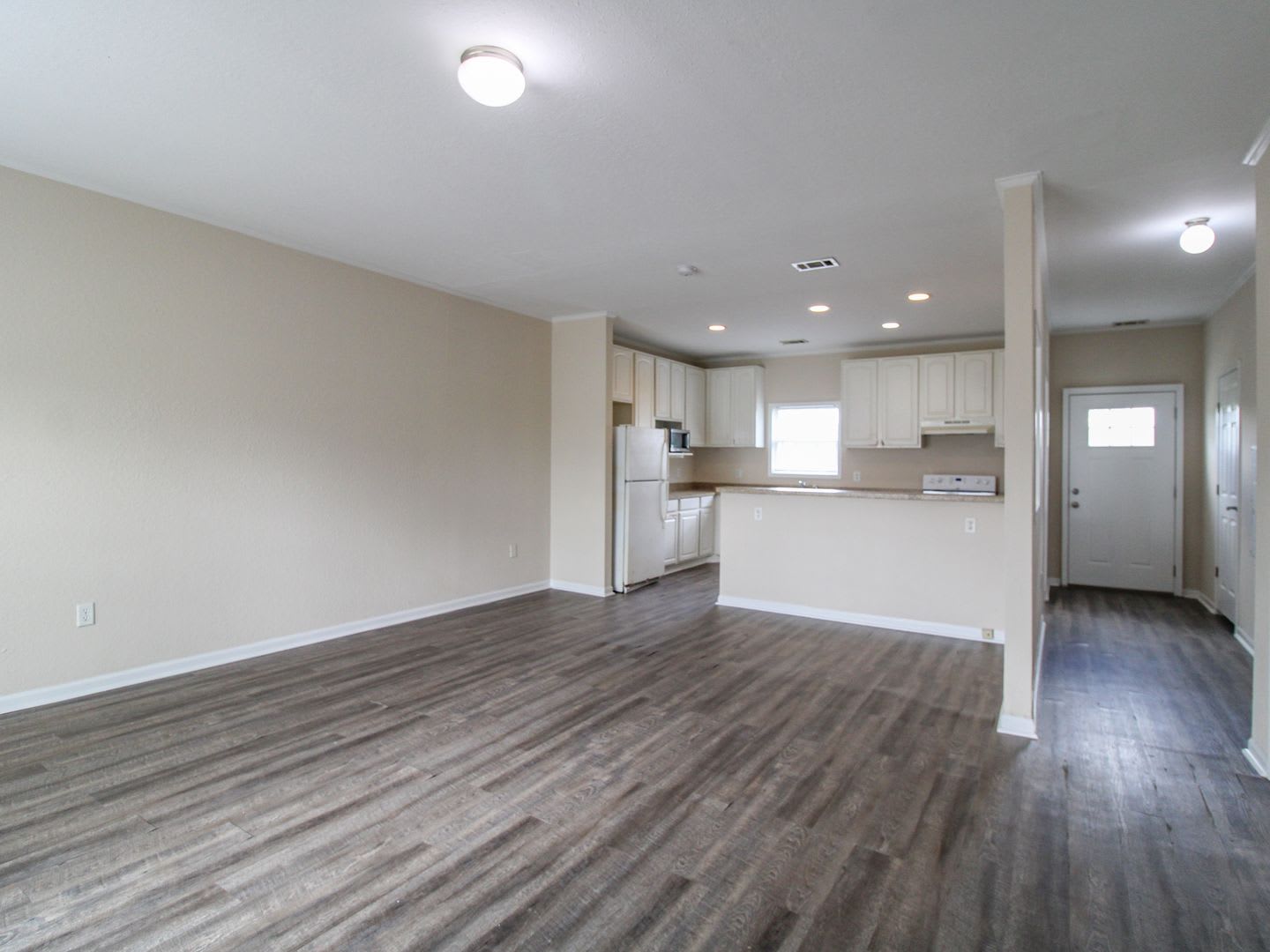 Charming 3Br 2 5Ba Townhome Available Now – photo 4