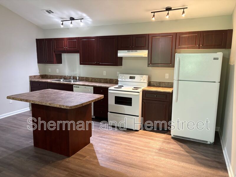 3101 London Court, Apt 204 – photo 2