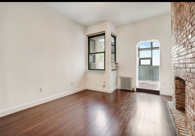 271 W 22nd St – photo 4