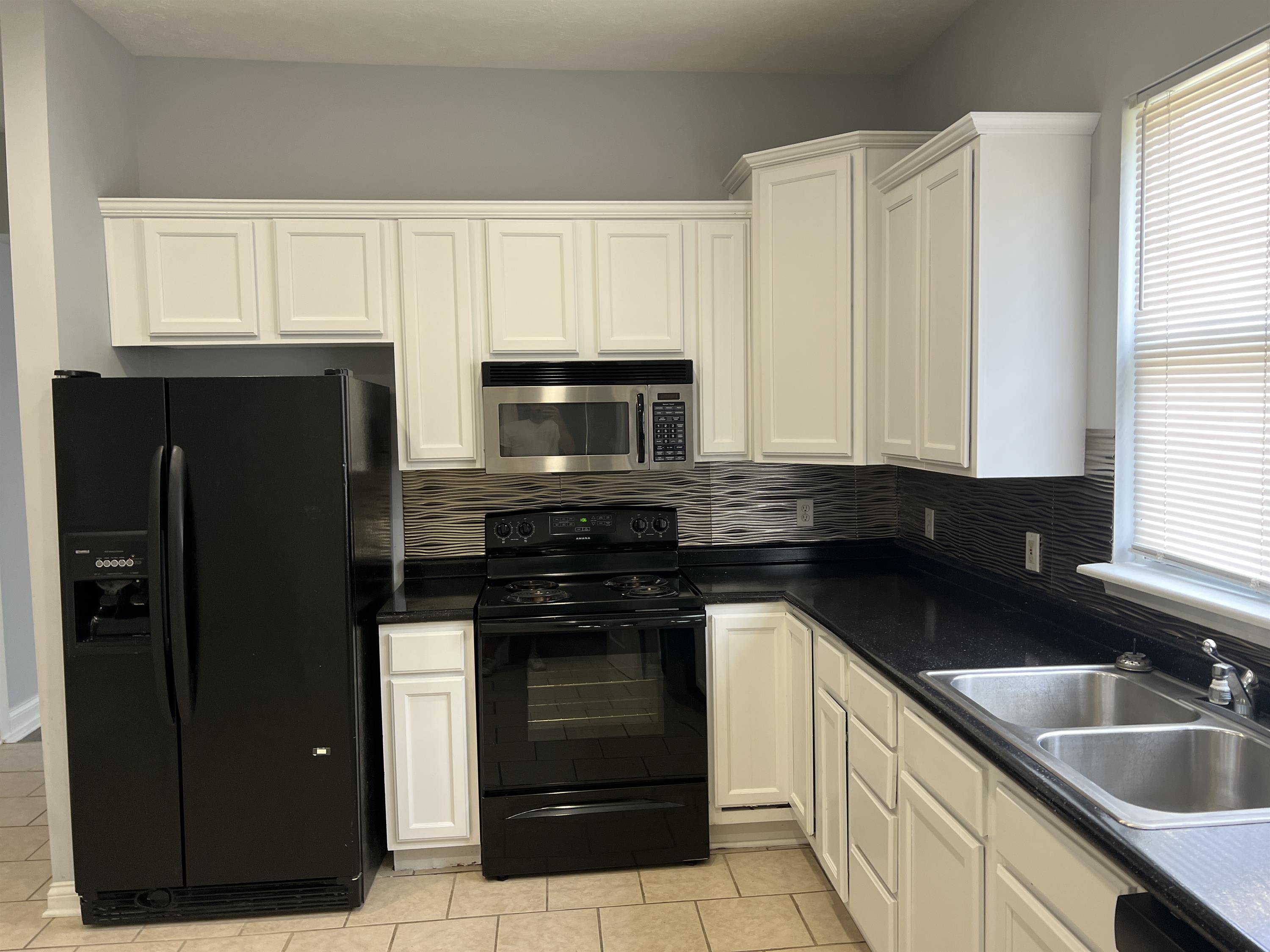 2527 N. College Avenue – photo 1