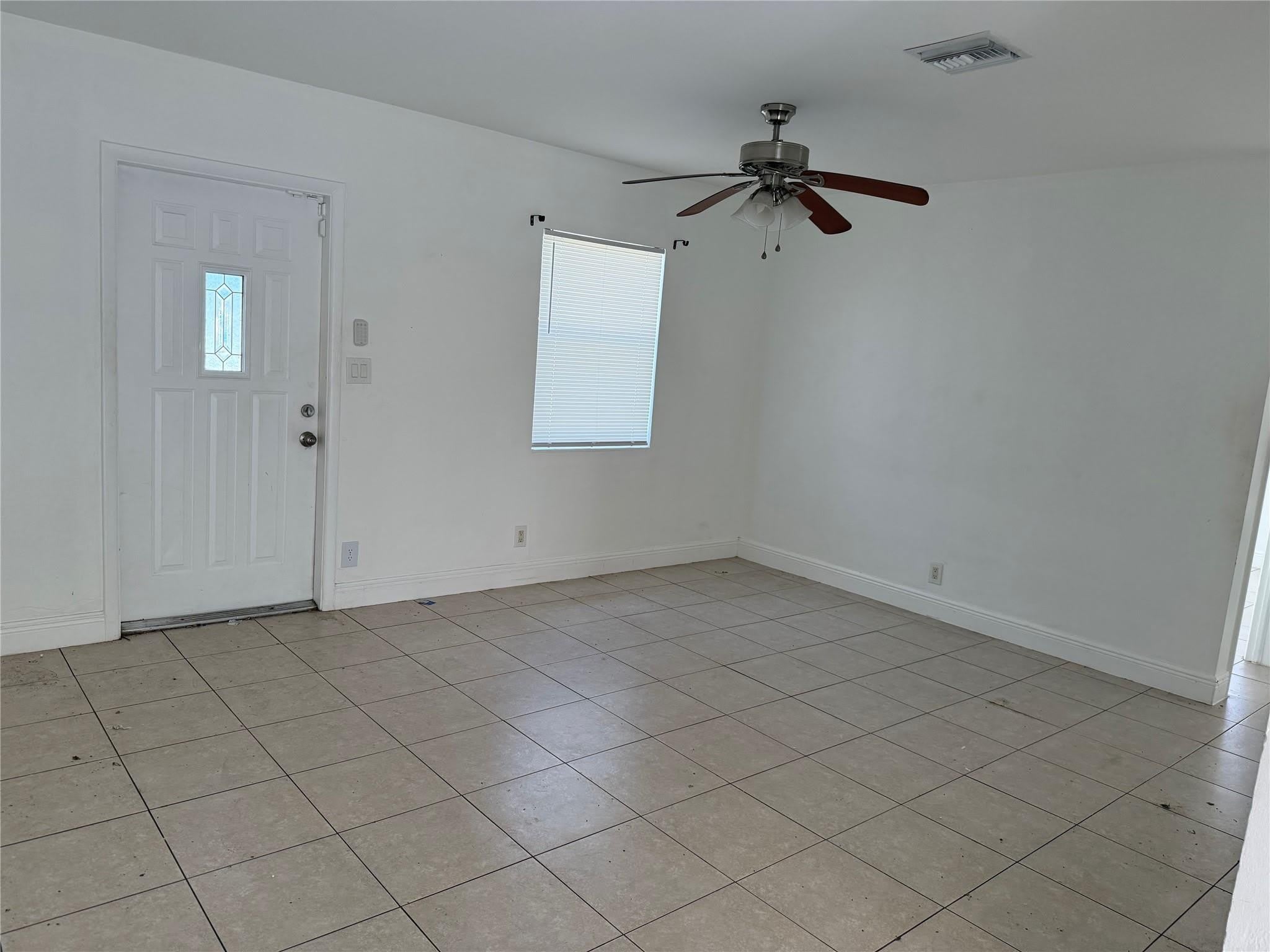 1139 NW 9TH Avenue – photo 4
