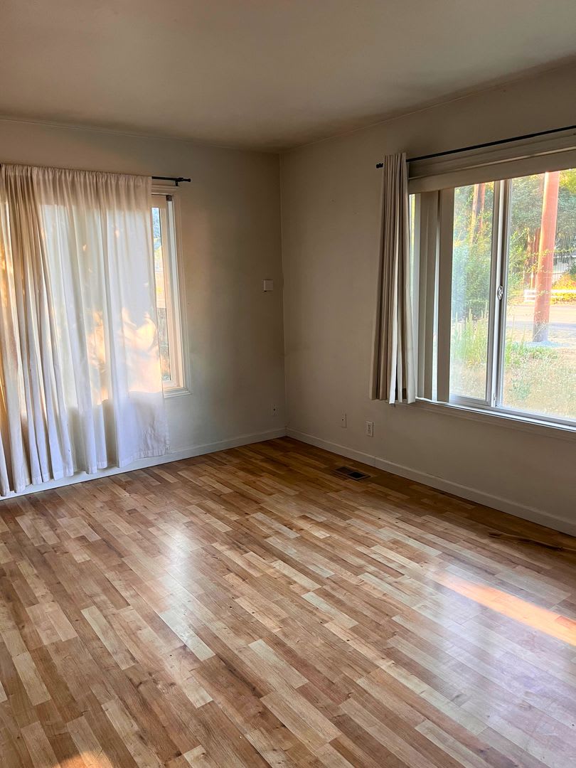 2 Bedroom, 1 Bath, Rogue River – photo 2