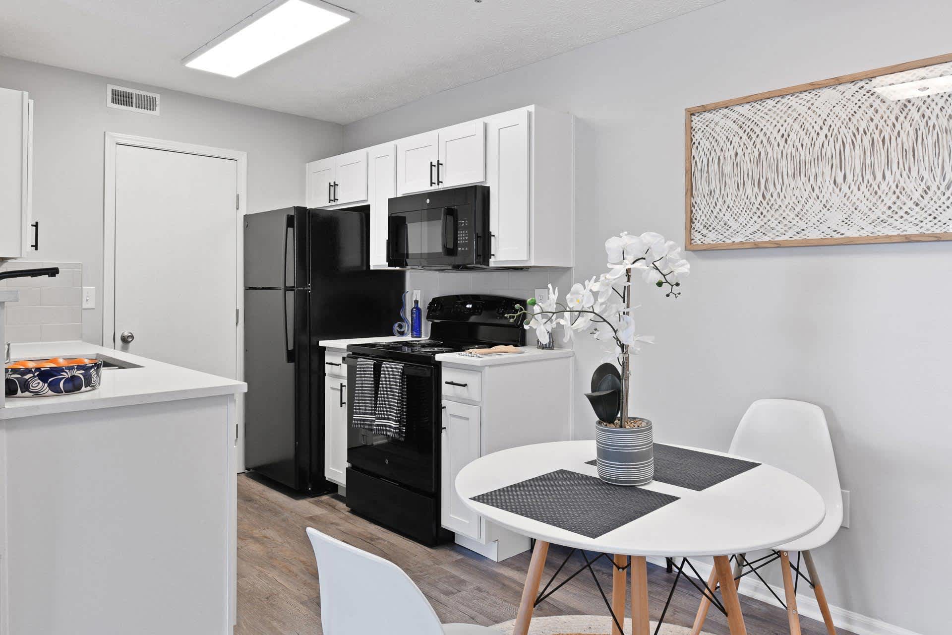 Trinity Lakes Apartments – photo 1