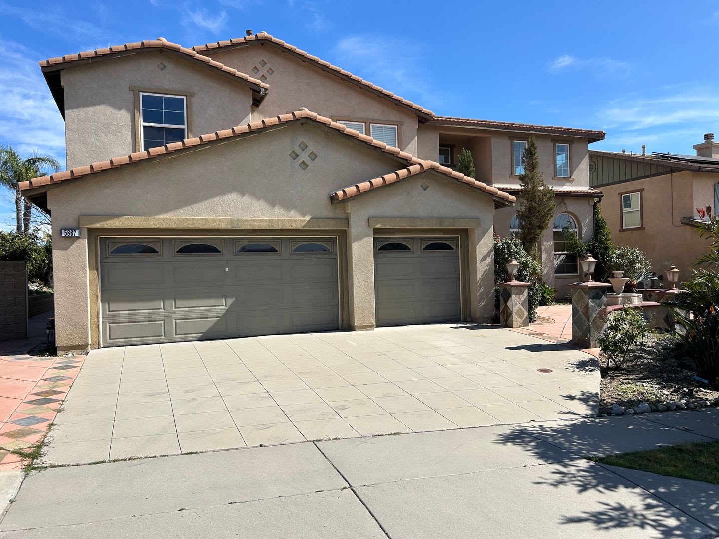 Spacious 5-Bedroom Home with Stunning Views – photo 1