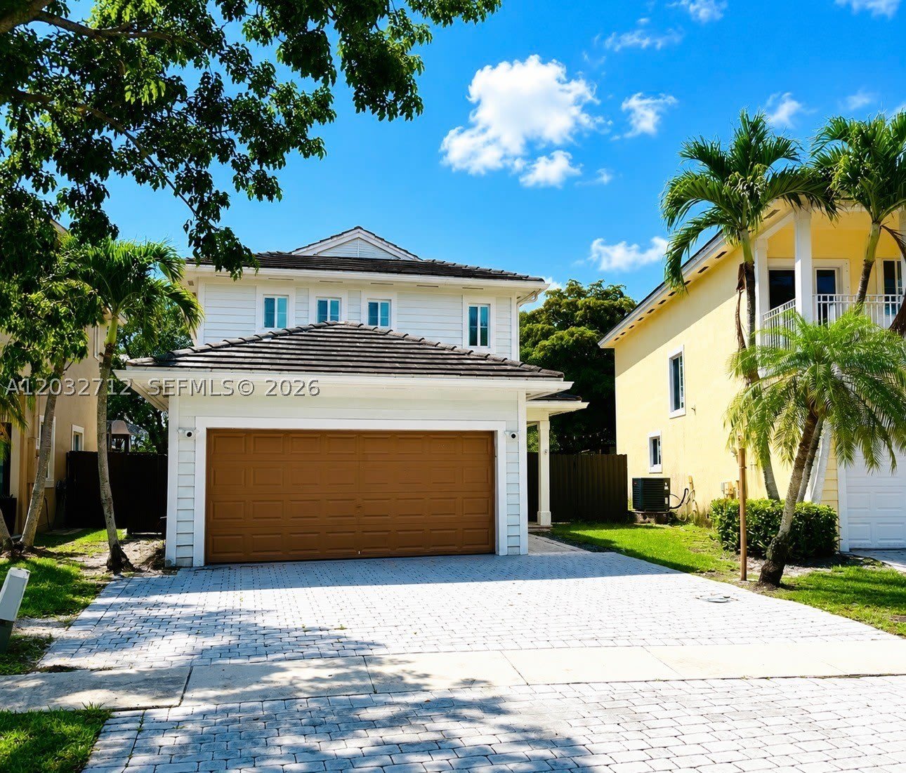 363 NE 35th Ter – photo 1