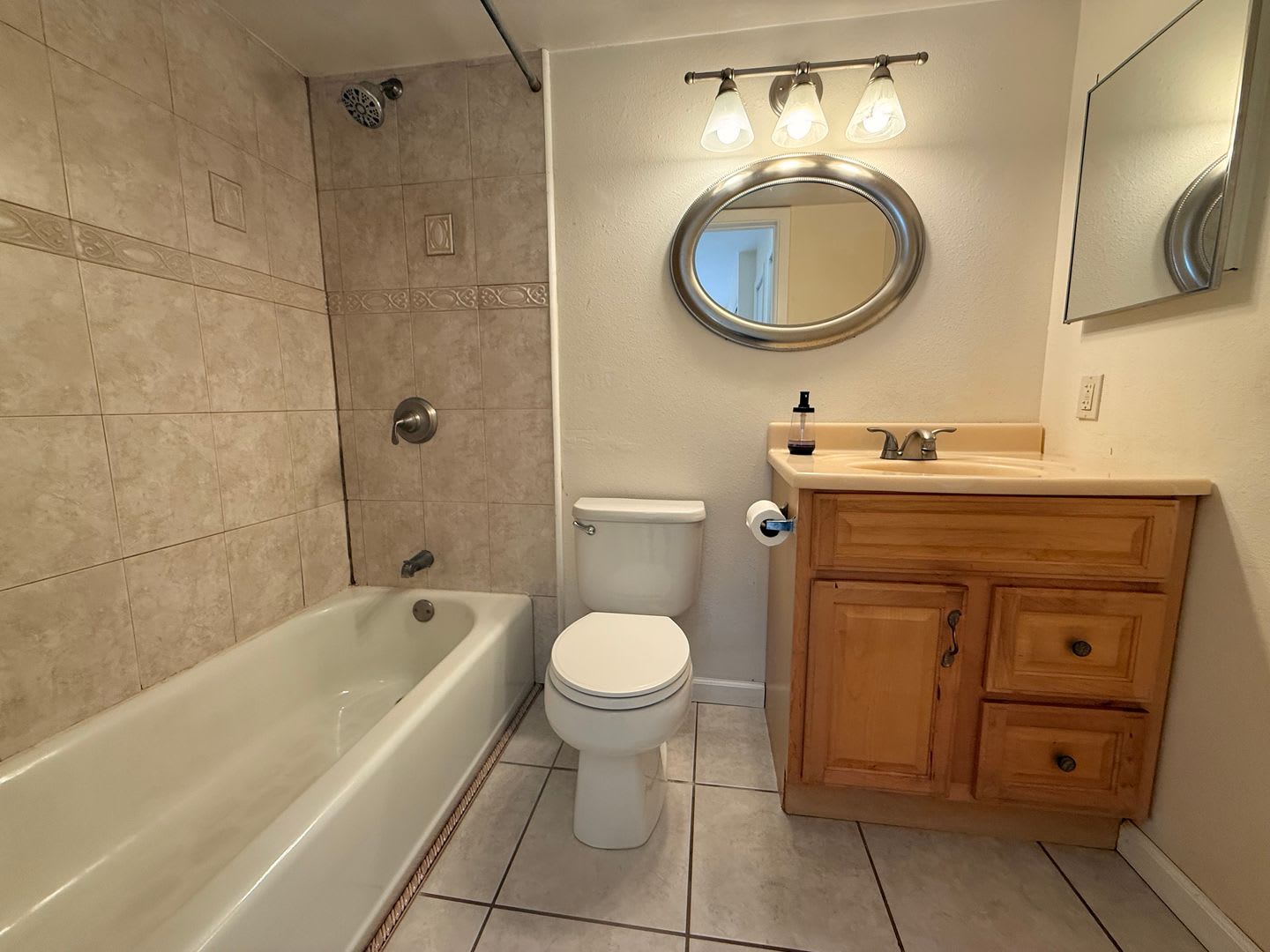 Ground-Level 1-Bedroom / 1-Bathroom Unit in Iao Parkside! – photo 1