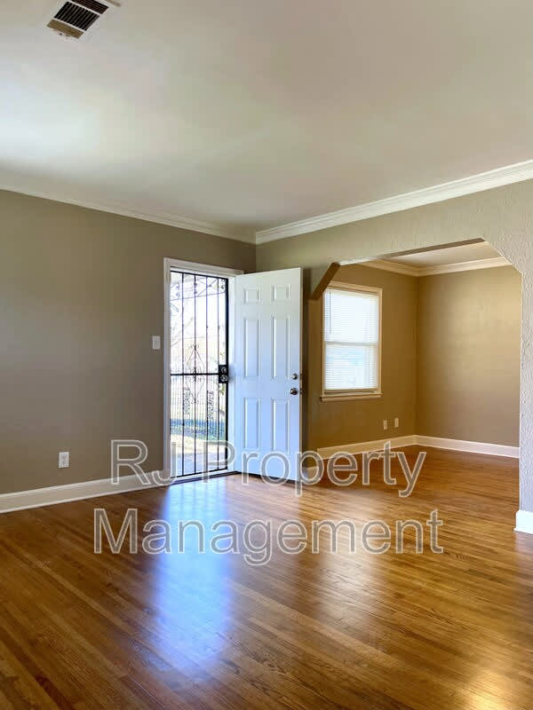 1598 Marianna St – photo 3