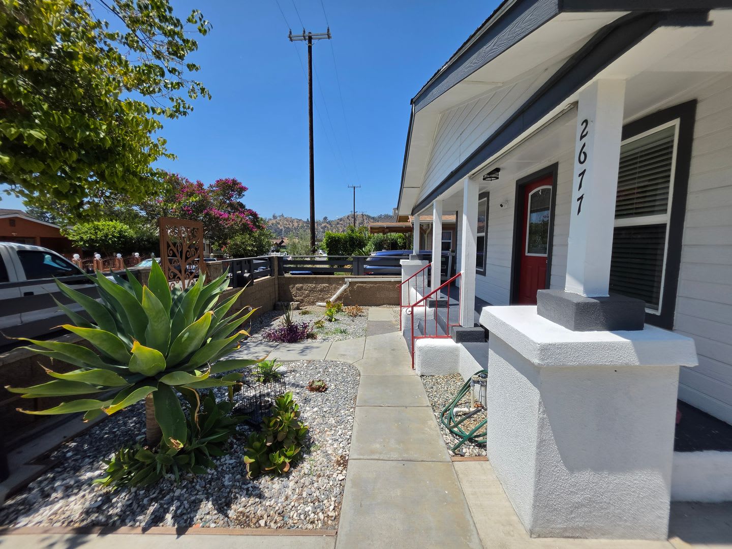 Charming Remodeled 2 Bed 2 Bath Craftsman Home In Cypress Park Garage Open Floor Plan Modern Upgrades Small Pets Welcome – photo 3