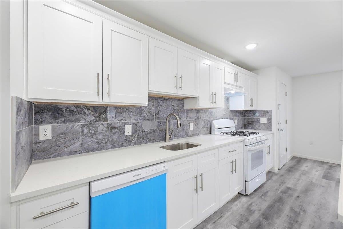 34 FULTON AVE – photo 4