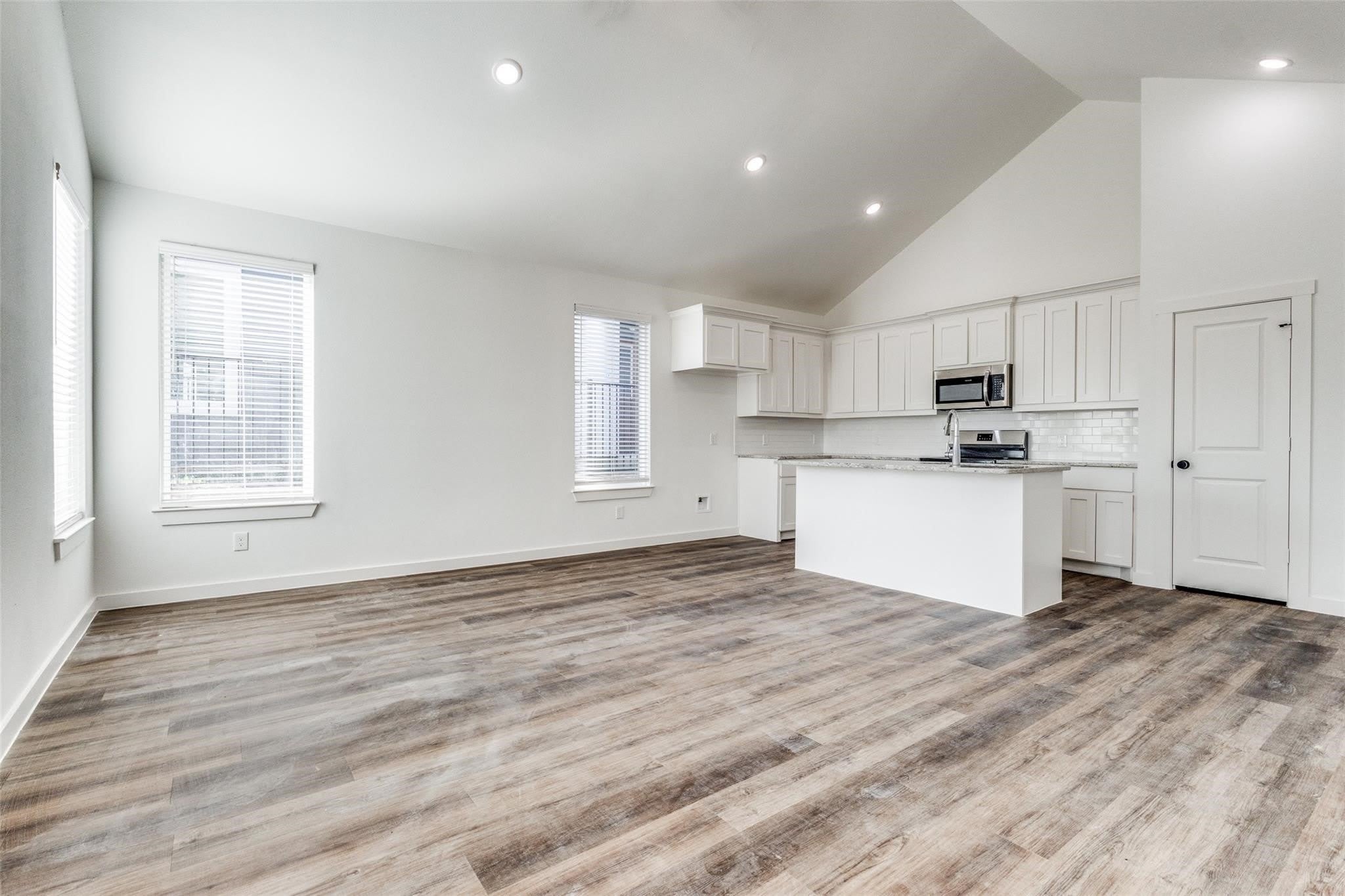 1025 Ray Drive – photo 2