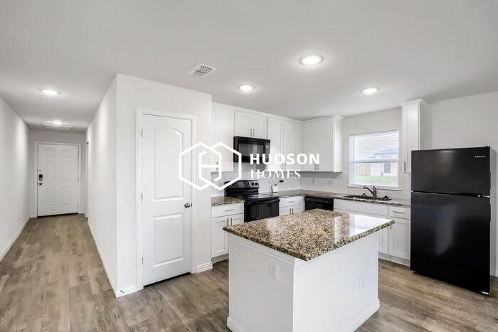 2719 William Street – photo 5