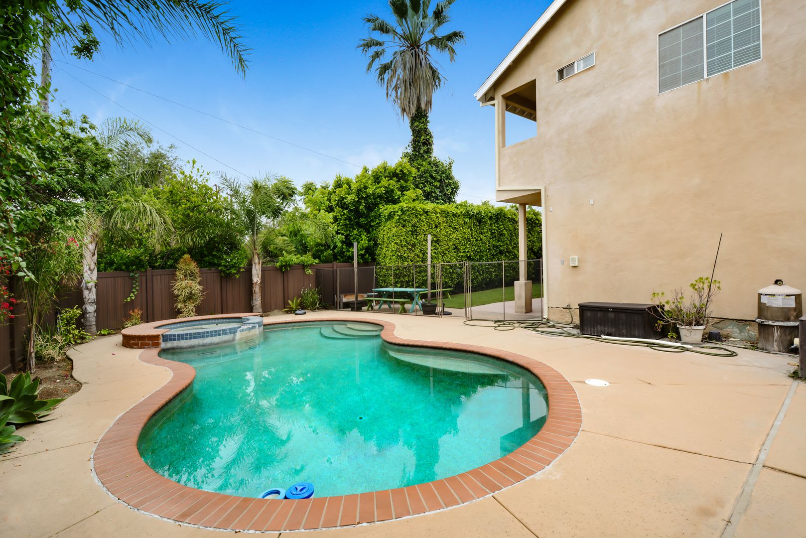 Gorgeous 3,000+ sq ft home in Glendora with Pool! – photo 4