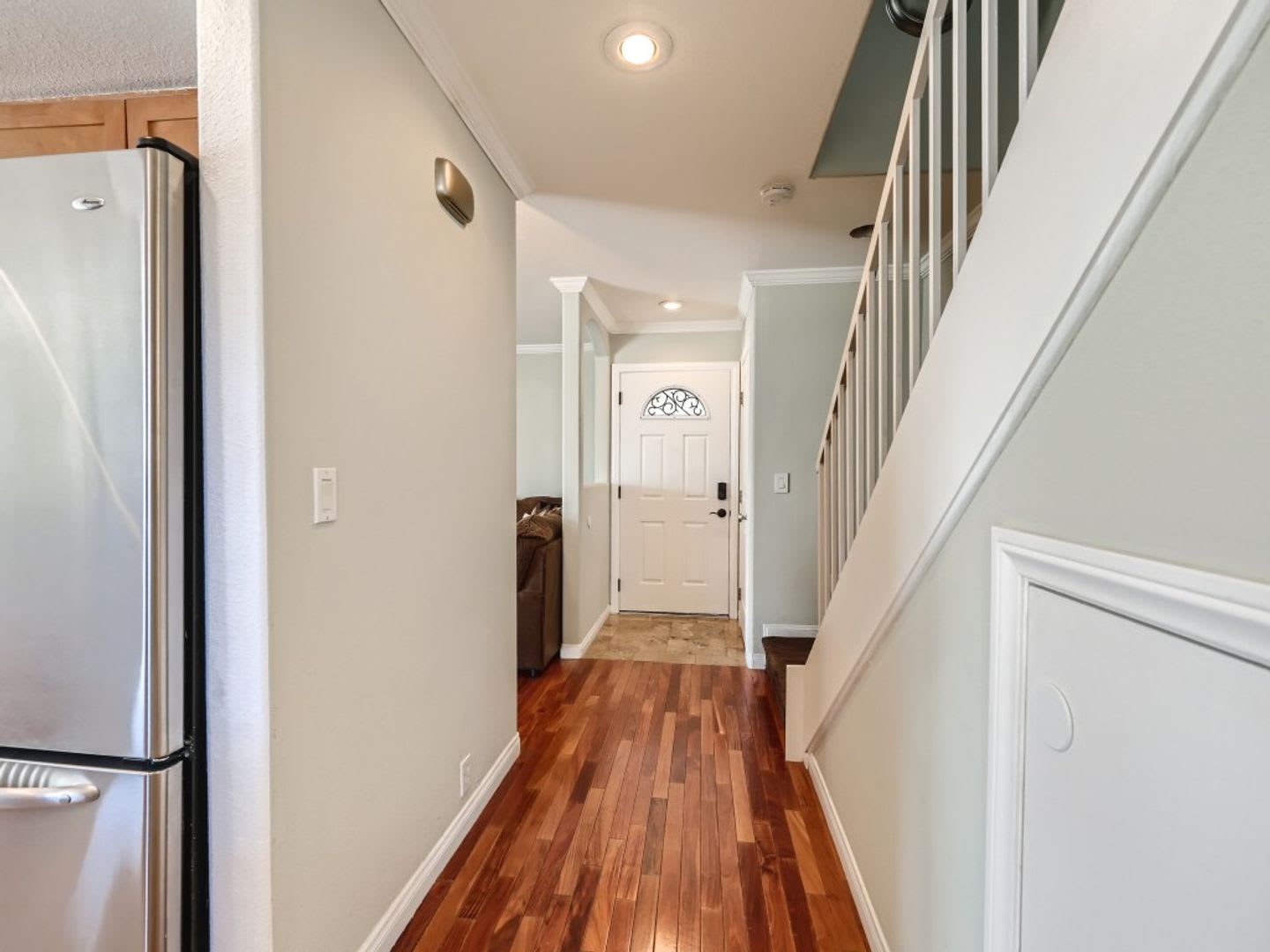 Beautifully partially furnished townhome in Las Vegas Country Club – photo 2