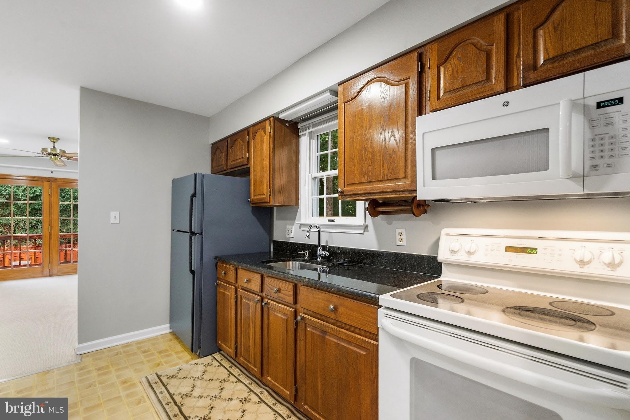 9201 BEACHWAY Lane – photo 4