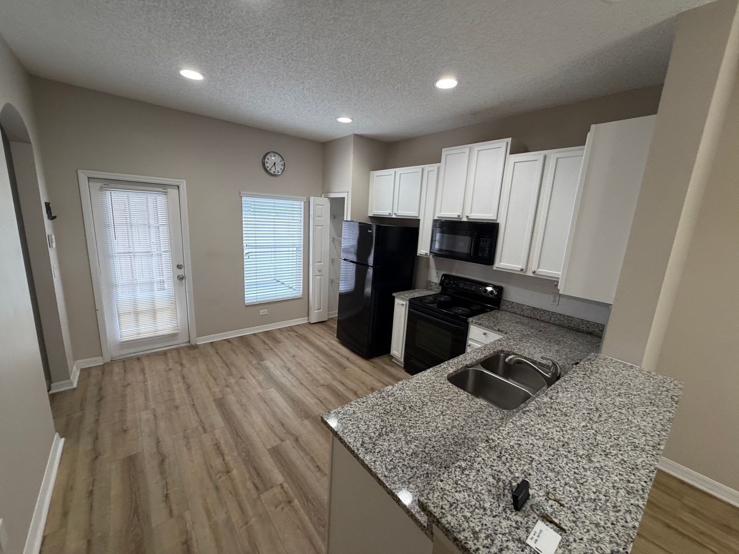 3 Bedroom 3 Bathroom Townhome With Two Primary Suites 2 Car Garage Available Now – photo 5