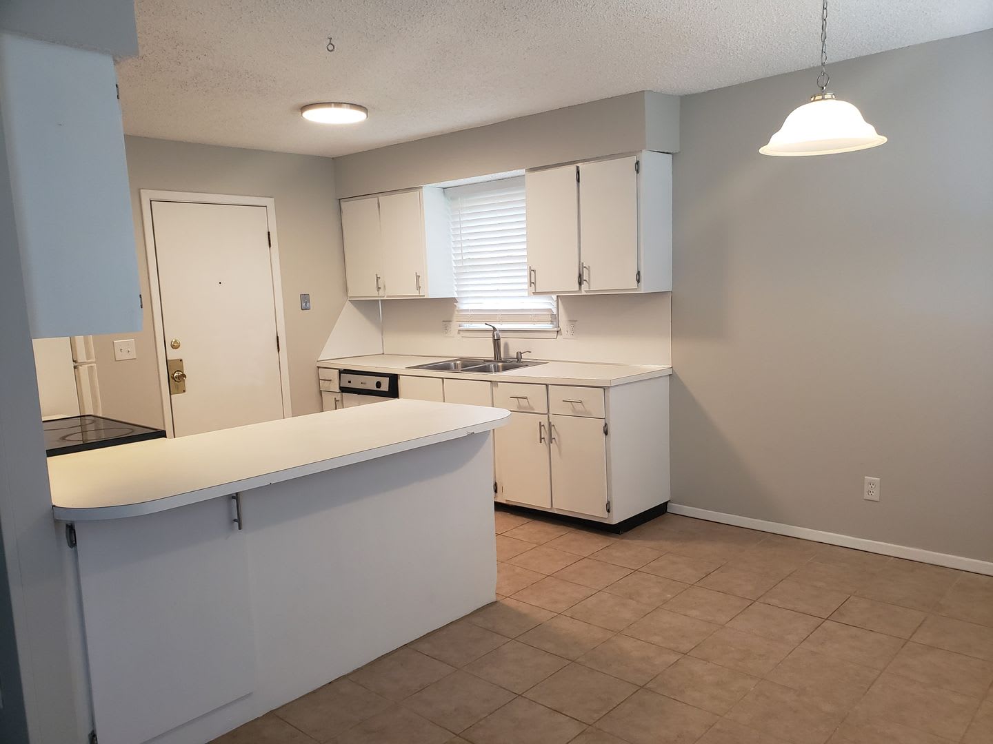 Great Location w/ Lots of Up Dates – photo 2