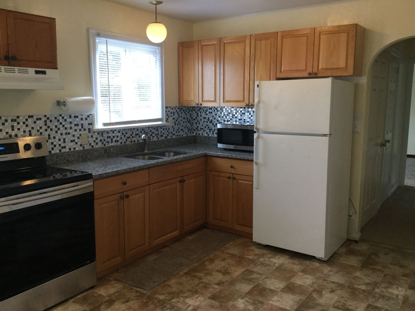 Freshly Updated 3-Bedroom Everett Apartment with Private Deck & Utilities Included – photo 5