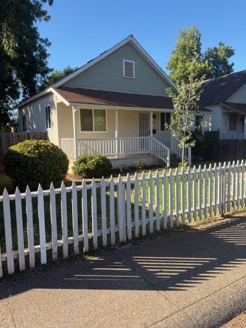 2 Bedroom 1 5 Bathroom Old Folsom Charmer – photo 1