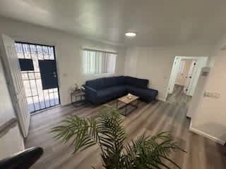 9404 S. Figueroa St.#4 – photo 3