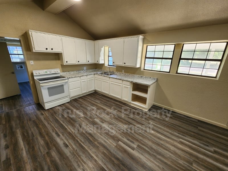 902 West 14Th Street – photo 3