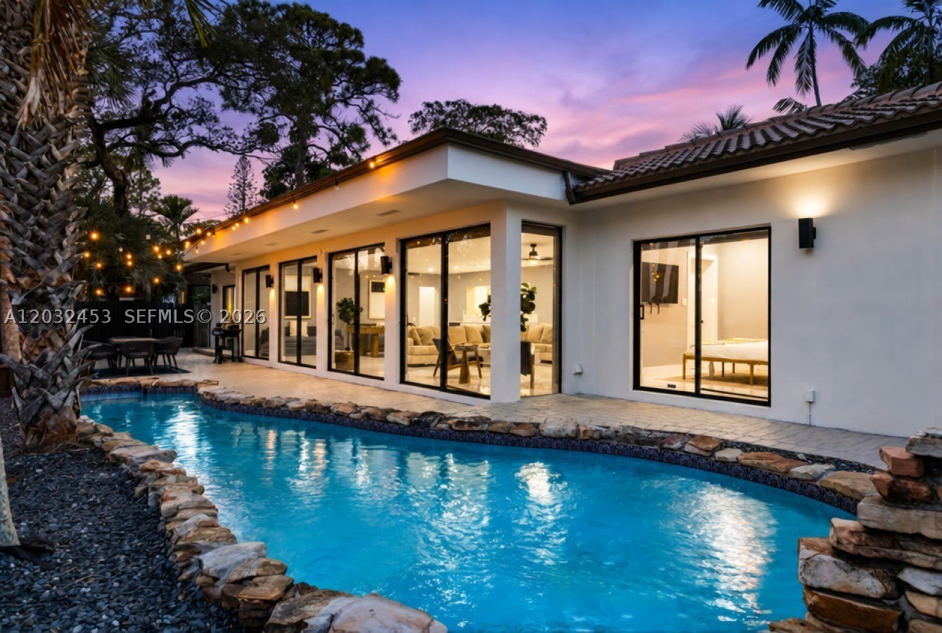 1030 SW 14th Ter – photo 2